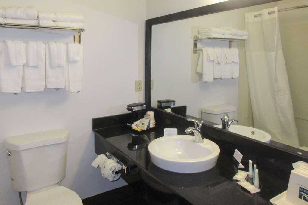 Quality Inn Coraopolis Habitación foto